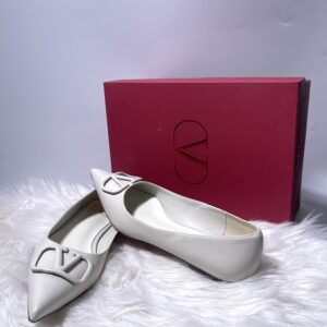 Valentino Shoe- Size 39 - Off-White