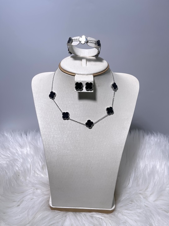 Van Cleef Necklace - Black
